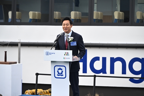 서울시, 한강버스 2척 첫 진수…한강 수상교통 시대로의 첫걸음 나서