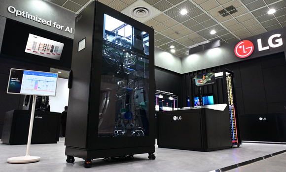 ▲AI 데이터센터 액체 냉각 솔루션인 'CDU(Coolant Distribution Unit; 냉각수 분배 장치)' / 사진=LG전자 LG전자, AI 겨냥한 HVAC 솔루션 집중…수주 3배 이상 늘린다