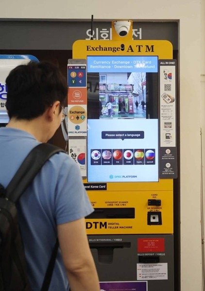 ▲부산 해운대구 홈플러스 센텀시티점에 설치된 크립토ATM / 사진=크레더 RWA·스테이블코인도 ATM에서…아이티센 크레더, 다윈KS와 협력