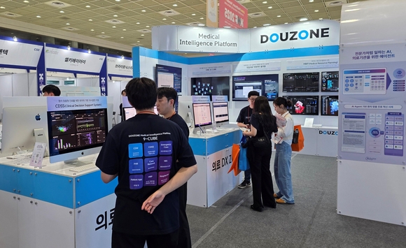 더존비즈온, KHF 2025서 의료 AI 에이전트 기반 혁신 제시