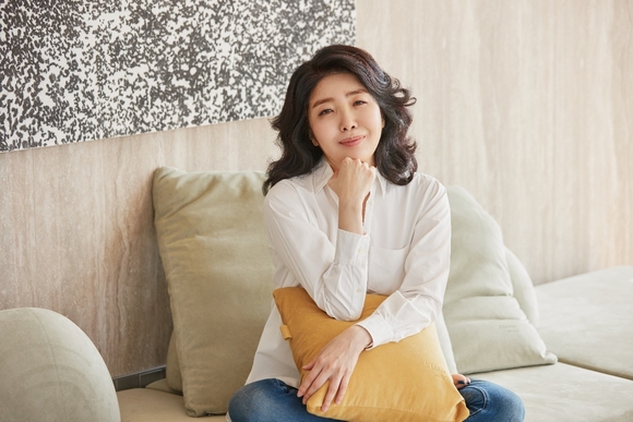 여에스더, 16년간 노인·아동·재난 등 다양한 분야 기부 진행