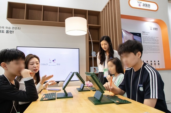 아이스크림에듀, ‘스마트라이프위크 2025’서 AI 학습 혁신 솔루션 공개