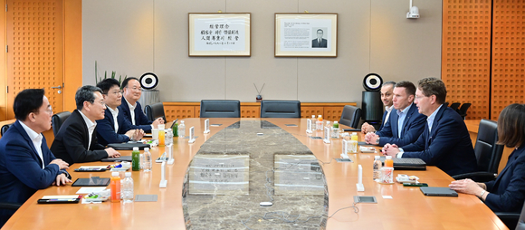 LG 4사, 메르세데스-벤츠와 차세대 전장 협력 강화