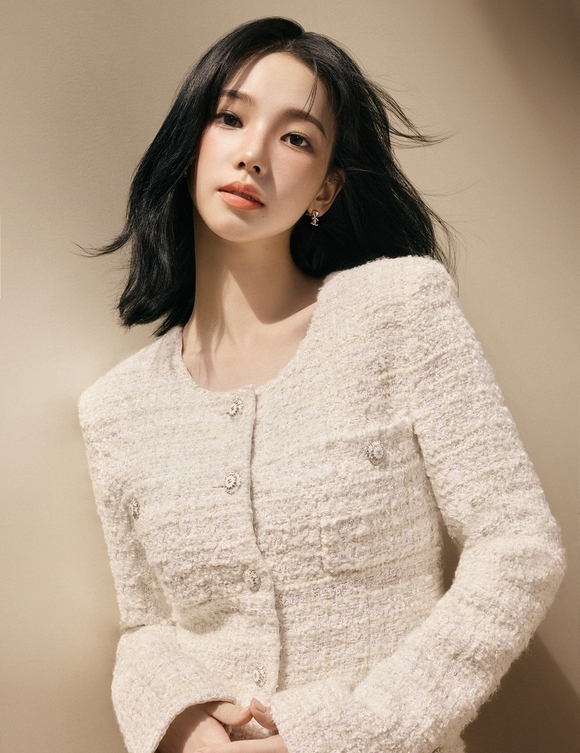 샤넬 뷰티의 뉴 페이스…카리나 첫 화보 공개