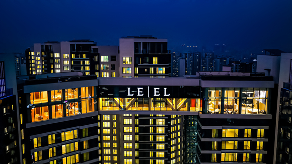 ▲ ‘잠실 르엘’ 스카이브릿지 전경 / 사진=롯데건설 롯데건설, ‘2026 대한민국 브랜드 명예의전당’ 2년 연속 수상