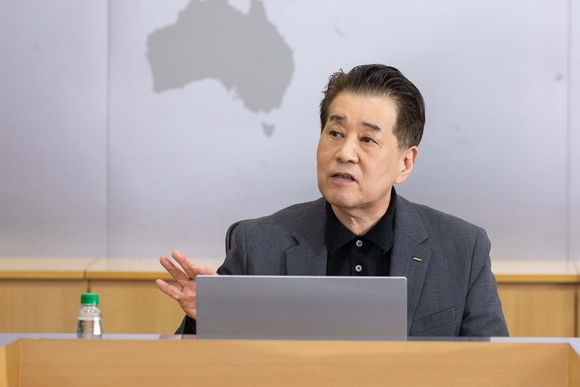 ▲장인화 포스코그룹 회장이 지난해 3월 열린 그룹기술전략회의를 주재하고 있다. / 사진=포스코홀딩스 장인화 포스코그룹 회장, “수익성 중심으로 체질 과감히 바꾸자“