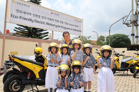 KB손보, 인도네시아 취약계층에 전기 이륜차 지원