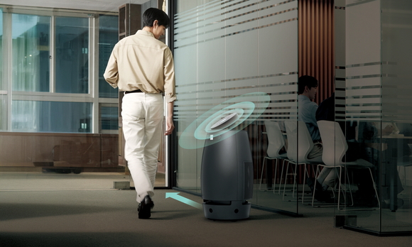 SK인텔릭스, 웰니스 로봇 ‘나무엑스’ 업데이트···‘팔로우 미’ 신기능 추가