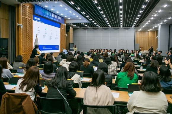 아이스크림에듀, 수원시 ‘수원새빛인강’ 홍보대사에 ‘아이스크림 홈런’ 학습기 지원
